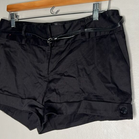 Stooshy black belted cuffed shorts, size 11 - Picture 5 of 8